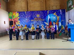 Еще теплее и красивее. Майорская школа встретила новый учебный год при полном параде