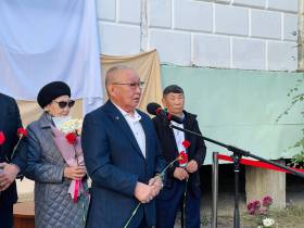 В Якутске установили бронзовую мемориальную доску заслуженному тренеру Дмитрию Коркину