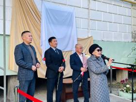 В Якутске установили бронзовую мемориальную доску заслуженному тренеру Дмитрию Коркину