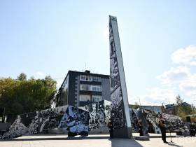 В Алдане открыли стелу «Город трудовой доблести»