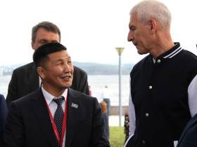 ВЭФ-2023: Айсен Николаев и Олег Матыцин обсудили вопросы организации и проведения игр «Дети Азии»