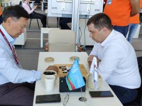 ВЭФ-2023: президент Федерации шахмат Якутии выиграл Кубок Росконгресса по игре Го