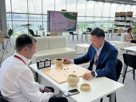 ВЭФ-2023: президент Федерации шахмат Якутии выиграл Кубок Росконгресса по игре Го