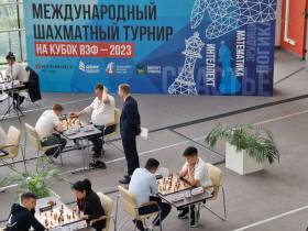 ВЭФ-2023: президент Федерации шахмат Якутии выиграл Кубок Росконгресса по игре Го