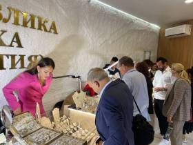 ВЭФ-2023: Максим Терещенко оценил продукцию якутских производителей