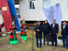 Памятник Гавриилу Баишеву-Алтан Сарын открыли в Чурапчинском районе