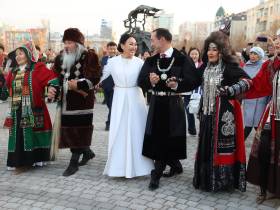 В Якутске прошел масштабный осуохай в честь Дня государственности республики