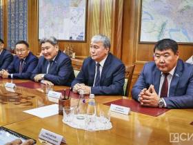 Айсен Николаев провел встречу с руководителями парламента Якутии