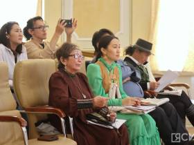 В Якутске проходит форум по вопросам сохранения, возрождения и развития национального танца осуохай