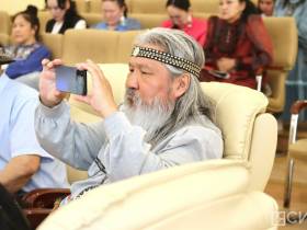 В Якутске проходит форум по вопросам сохранения, возрождения и развития национального танца осуохай