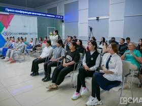 Чемпионки художественной гимнастики сестры Аверины ответили на вопросы юных якутян