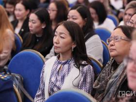 В Якутске проходит республиканский форум по вопросам сохранения семьи для ребенка