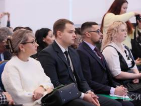 В Якутске проходит республиканский форум по вопросам сохранения семьи для ребенка