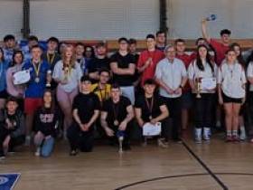 21 команда словацких школьников сразилась в мас-рестлинге