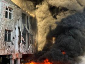 На стройке школы №1 в Якутске вспыхнул пожар