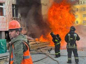 На стройке школы №1 в Якутске вспыхнул пожар