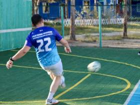 Сотрудники СУ СК России по Республике Саха (Якутия)  провели товарищеский матч по футболу с воспитанниками подшефной школы