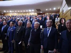 Глава Якутии заявил о необходимости повышения зарплат муниципальным работникам