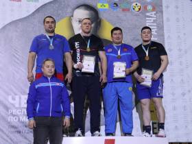 В Чурапче выявили новых чемпионов Якутии по мас-рестлингу