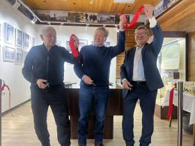 Фотовыставка «Амга – Москва – Якутск» открылась в Якутске в честь 90-летия Вячеслава Петрова