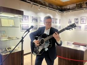 Фотовыставка «Амга – Москва – Якутск» открылась в Якутске в честь 90-летия Вячеслава Петрова