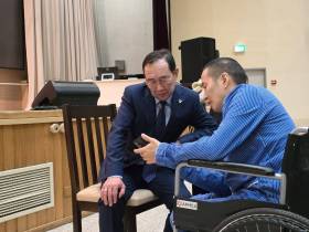 Глава Якутии посетил раненых бойцов в госпитале имени Вишневского