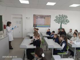 Нижнекуранахские гимназисты узнали о тонкостях профессии химика