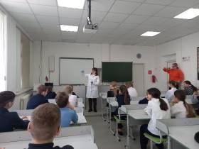 Нижнекуранахские гимназисты узнали о тонкостях профессии химика