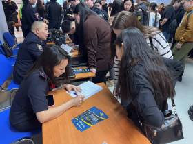 В Якутске полицейские провели профориентационное мероприятие для молодежи