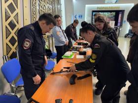 В Якутске полицейские провели профориентационное мероприятие для молодежи
