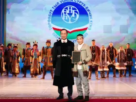 Глава Якутии Айсен Николаев наградил якутян за развитие родных языков