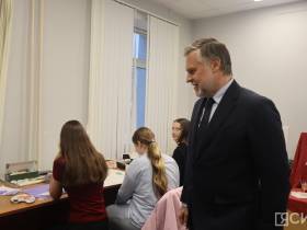 Кирилл Бычков посетил детскую школу искусств в Алдане