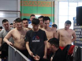 С участием сильнейших хапсагаистов стартовал турнир памяти Иннокентия Халдеева