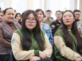 В Якутске началось обучение волонтеров к 80-летию Победы в Великой Отечественной войне