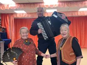 «Встреча поколений»: сюльдюкарцы принимали гостей из Мирного