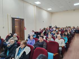 Жители Алмазного задали на отчете правительства более 20 вопросов