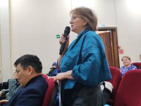 Жители Алмазного задали на отчете правительства более 20 вопросов