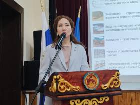 Жители Алмазного задали на отчете правительства более 20 вопросов