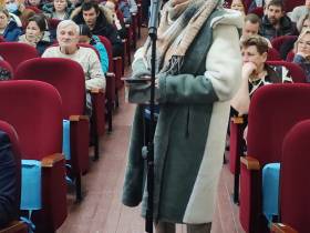 Жители Алмазного задали на отчете правительства более 20 вопросов