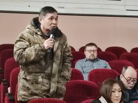 Отчет в Арылахе: больше всего сельчан волнуют инфляция и вопросы экологии