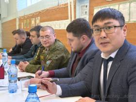 Строевым смотром открыли районную спартакиаду школьники Удачного и Айхала