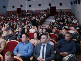 На отчете глав района и Мирного поступило около тридцати вопросов