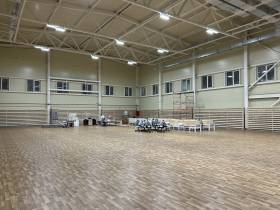 В спортзале уложили полы