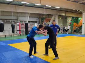 «Настроение АЛРОСА»: чемпионы по вольной борьбе встретились с юными спортсменами