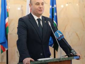 Лучшие школьники награждены премией «Время достойных»