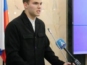 Лучшие школьники награждены премией «Время достойных»