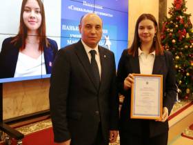 Лучшие школьники награждены премией «Время достойных»