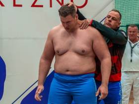 Группа компаний УТУМ Инвест наградила абсолютных чемпионов Европы по мас-рестлингу