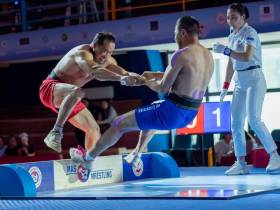 Сенсационно завершился первый день Чемпионата Азии по мас-рестлингу в Монголии