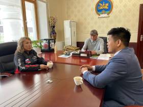 На Чемпионате Монголии по мас-рестлингу разыгран якутский бриллиант